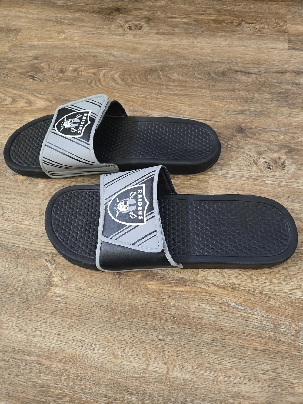 NFL Men's Raiders Black & Gray Slide Sandals